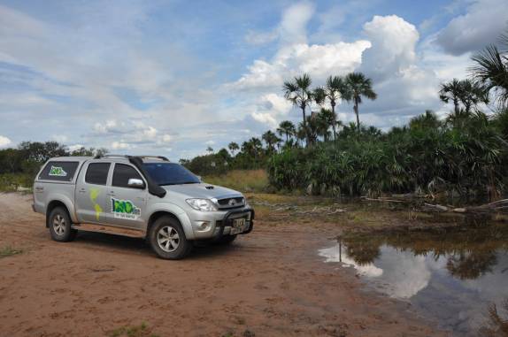 Preparando-se para cruzar um rio, no P.N. Nascentes do Parnaíba, região de São Félix do Tocantins, região do Jalapão - TO
